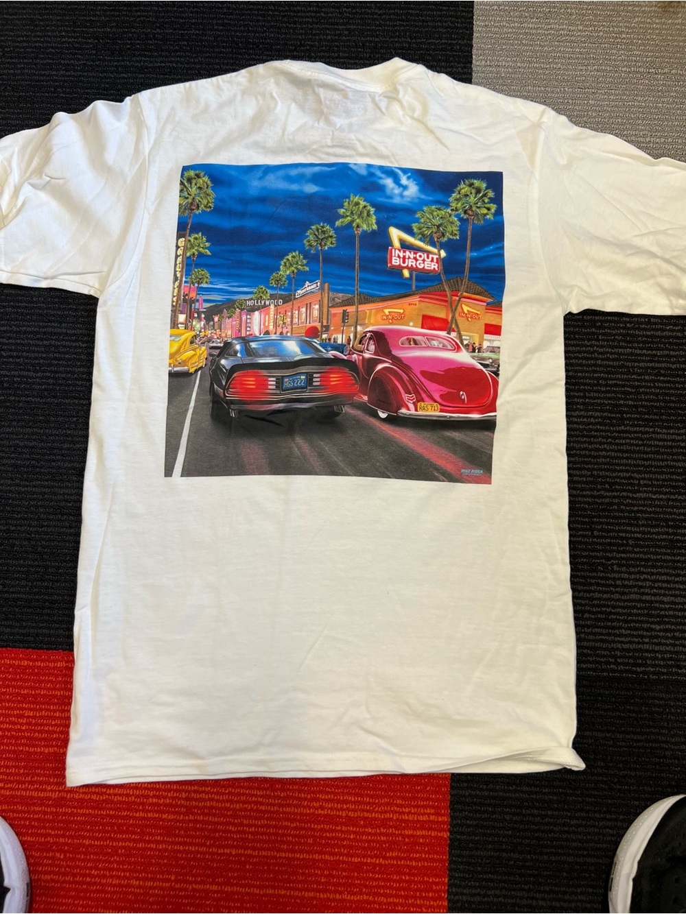 IN•N•OUT Graphic with Classic Car CALIFORNIA LOGO UNISEX TEE